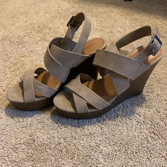 Indigo Rd. Brown suede wedges. - Picture 5 of 6